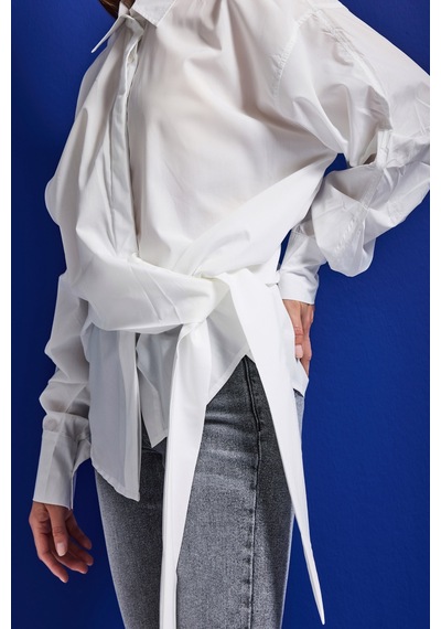 it's basic 2kadın Beyaz W5 Oversize Kemer Detaylı Özel Kumaş Tasarım Gömlek