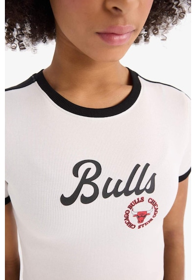 DeFactoFit NBA Chicago Bulls Slim Fit Dar Kesim Bisiklet Yaka Sporcu Fitilli Kaşkorse Kısa Kollu Tişört E2362AX25SMER105