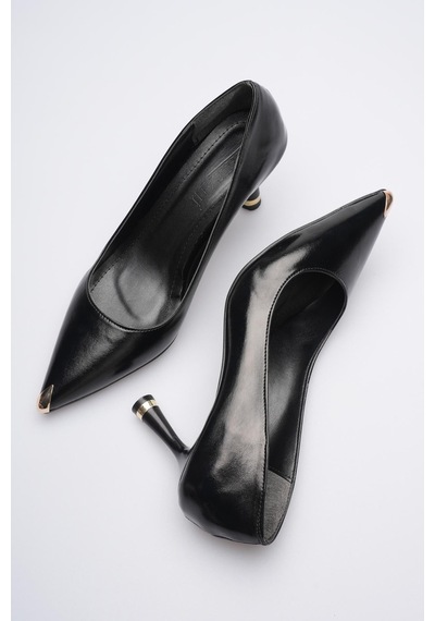 Esatsani Siyah Deri Sivri Burun 8 Cm Topuklu Gold Burunluk Detaylı More Stiletto Kadın Ayakkabı Siyah Deri Esatsani Siyah Deri Sivri Burun 8 Cm Topuklu Gold Burunluk Detaylı More Stiletto Kadın Ayakkabı Siyah Deri