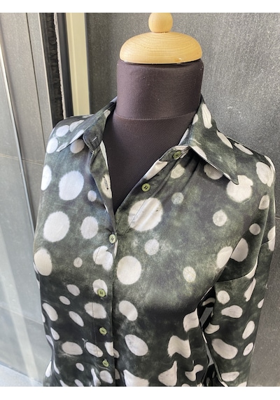 Pera Moda Oversize Kalıp Batik Desenli Puantiyeli Saten Gömlek Haki
