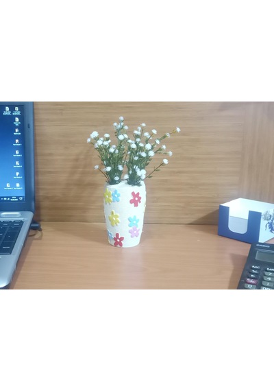 Vazoda Beyaz Yapay Çiçek Dekoratif Renkli Papatyalı Poliresin Vazo Dahil 5 x 5 x 16 CM