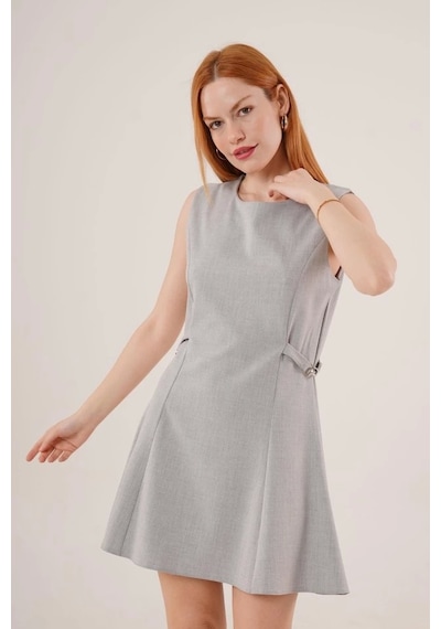 Defymoda Yanları Zincir Detaylı Sıfır Kol Gri Mini Elbise Gri