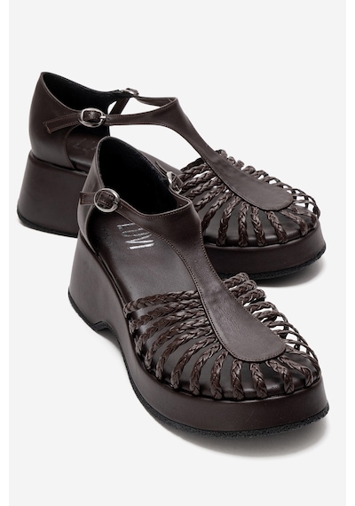 Luvishoes Barry Kahverengi Örgü Detaylı Kadın Dolgu Topuklu Sandalet Kahverengi Luvishoes Barry Kahverengi Örgü Detaylı Kadın Dolgu Topuklu Sandalet Kahverengi