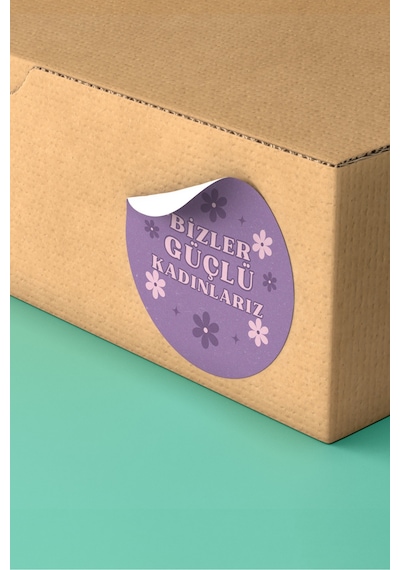 Bizler Güçlü Kadınlarız Yuvarlak Sticker Etiket 3x3cm St2416 Çok Renkli
