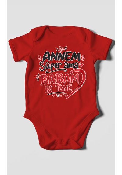 Morivokids Annem Süper Ama Babam Bi Tane Kısa Kollu Bebek Body %100 Pamuk Kırmızı