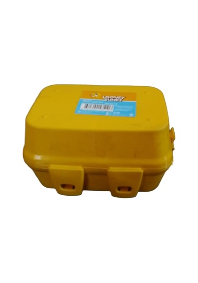 Looney Tunes Sarı Plastik Beslenme Kutusu Lunchbox Mandallı Kapaklı Çocuk Yemek Kabı Açık Ahşap