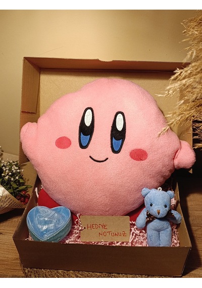 Kutulu Hediye Seti / Kirby Yastık 30cm, Ayıcık Anahtarlık Ve Kalp Şeklinde Tüllü Kutu