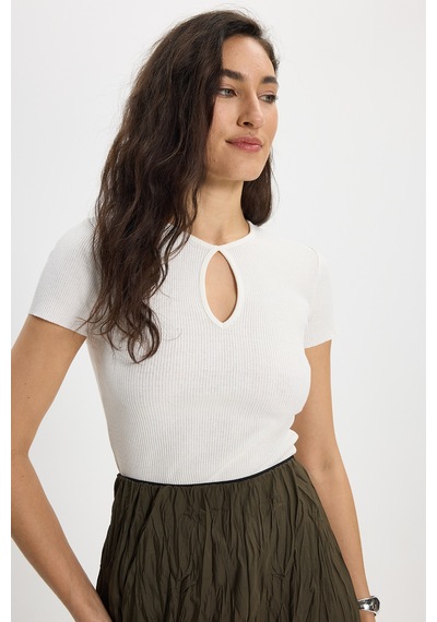 Tudors Kadın Slim Fit Dar Kesim %100 Pamuk Bisiklet Yaka Kısa Kol Ekru Crop-50376