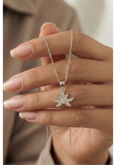 925 Ayar Gümüş Zirkon Taşlı Lotus Çiçeği Figürlü Kolye - Özel Gün Hediyesi Bk40s