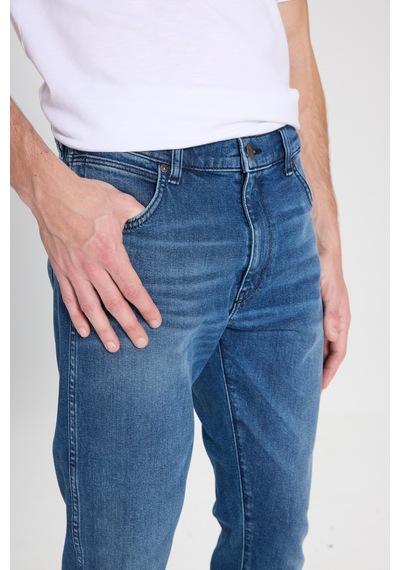 Wrangler Slim Fit Dar Kesim Düşük Bel Normal Paça Larston Mavi Esnek Jean Denim Pantolon Indigo Wrangler Slim Fit Dar Kesim Düşük Bel Normal Paça Larston Mavi Esnek Jean Denim Pantolon Indigo