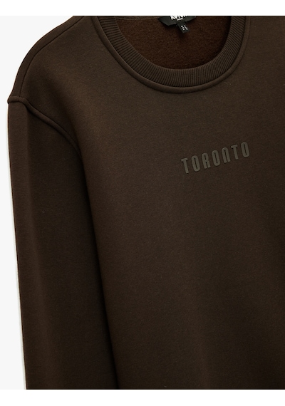 Koton Üç İplik Şardonlu Regular Fit Bisiklet Yaka Uzun Kollu Baskılı Sweatshirt Kahverengi 7wam70039mk Kahve
