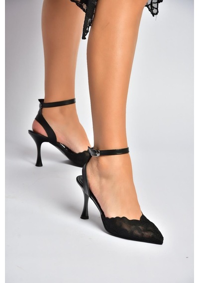 Fox Shoes Y752044206 Siyah Dantelli İnce Topuklu Kadın Ayakkabı