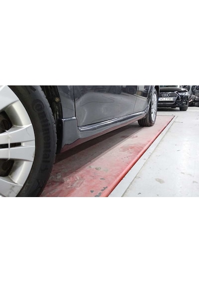 Toyota Auris 2010-2015 Uyumlu Yedek Parça Marşpiyel Plastik Boyas