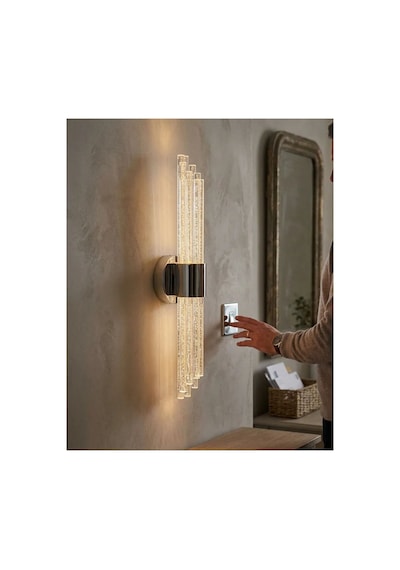 Matrix 8 Led Duvar Apliği Modern Ve Şık Tasarım Aplik Gümüş Gövde Beyaz Led Gümüş Kasa Beyaz Led