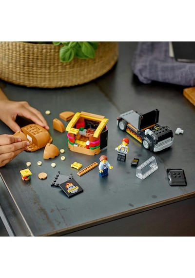 LEGO® City Hamburger Kamyonu 60404 5+ Yaratıcı Oyuncak Yapım Seti - 194 Parça