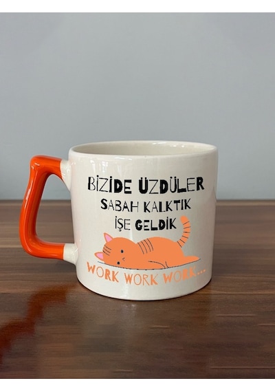 Bizide Üzdüler Sabah Kalktık İşe Geldik Baskılı Turuncu Kulplu D Kupa