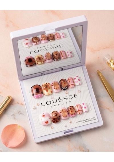 Louésse Teddy Love Takma Tırnak Seti 12 Li Kapibara Figürlü Kalpli Eğlenceli Model