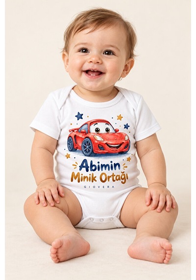 Gıovera Abimin Minik Ortağı Spor Araba Baskılı Beyaz Pamuklu Bebek Zıbın Body