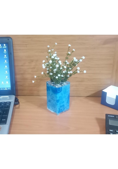 Vazoda Beyaz Yapay Çiçek Dekoratif Mavi Vazo Dahil 7 x 7 x 17 CM
