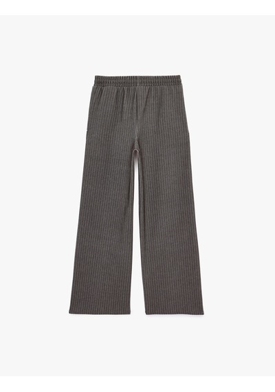 Koton Beli Bağcıklı Cepli Düz Bol Paça Çizgili Pantolon Kahverengi Çizgili 6sak40076ek Koton Beli Bağcıklı Cepli Düz Bol Paça Çizgili Pantolon Kahverengi Çizgili 6sak40076ek
