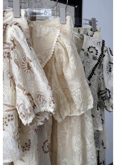 Fashion Cocktail Nakışlı İşlemeli Güpürlü Önden Bağlamalı Balon Kol Crop Bluz Ve Yırtmaçlı Asimetrik Uzun Yırtmaç Efekt Etek Yazlık Romantik Vintage Retro Bohem İkili Takım Kadın Set siyah Fashion Cocktail Nakışlı İşlemeli Güpürlü Önden Bağlamalı Balon Kol Crop Bluz Ve Yırtmaçlı Asimetrik Uzun Yırtmaç Efekt Etek Yazlık Romantik Vintage Retro Bohem İkili Takım Kadın Set siyah