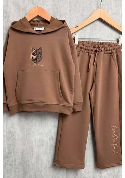 Riccotarz Erkek Çocuk Önü Ve Arkası Kurt Çizim Baskılı Kapüşonlu Sweatshirt Kahverengi Eşofman Takım Riccotarz Erkek Çocuk Önü Ve Arkası Kurt Çizim Baskılı Kapüşonlu Sweatshirt Kahverengi Eşofman Takım