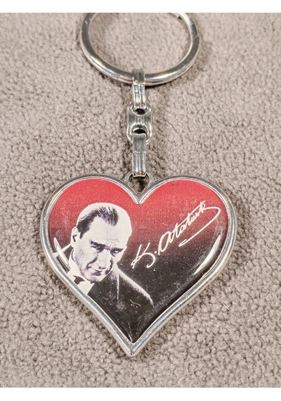 Atatürk Resimli Ve İmzalı Metal Anahtarlık Çok Renkli