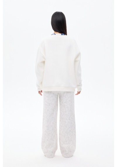 Quzu Fularlı Yazı Nakışlı Oversize Sweatshirt Ekru