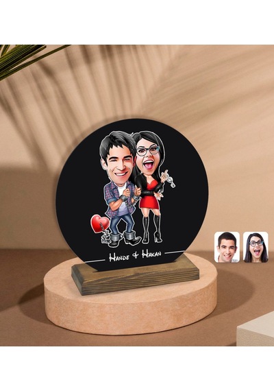 Kişiye Özel Sevgililer Karikatürlü Yuvarlak Ahşap Biblo-1