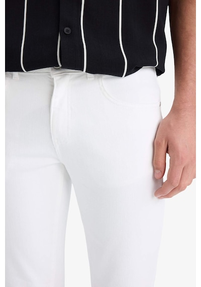 DeFacto Slim Fit Dar Kesim Beyaz Jean Bermuda Şort X5352AZ25SMWT34