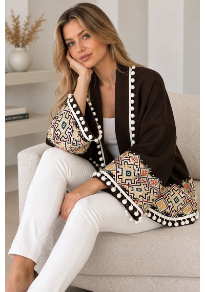 Lima Kahve Kadın Etnik Desenli Kimono Ceket Ponpon Detaylı Salaş Kesim Bohem Mevsimlik Ceket Lima Kahve Kadın Etnik Desenli Kimono Ceket Ponpon Detaylı Salaş Kesim Bohem Mevsimlik Ceket