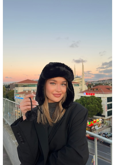 Mollycrush Kadın Siyah Suni Kürk Peluş Tüylü Elit Ponponlu Şapka Bere Siyah