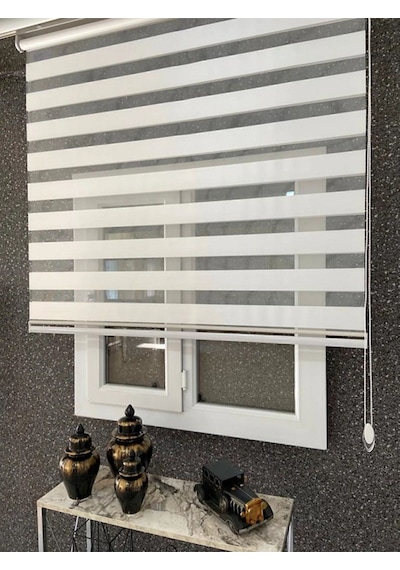 Beyaz Geniş Pliseli Zebra Stor Perde Eteği Dilimli Alüminyum Kasa+metal Ayak Beyaz