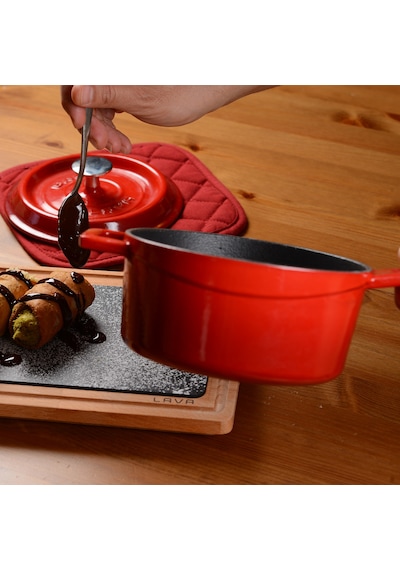 Lava Döküm Yuvarlak Sos Tenceresi. Metal Saplı Çap 16 CM.