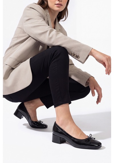 Luvi Shoes Gıpsy Siyah Kırışık Rugan Fiyonklu Kadın Kısa Topuklu Ayakkabı Luvi Shoes Gıpsy Siyah Kırışık Rugan Fiyonklu Kadın Kısa Topuklu Ayakkabı