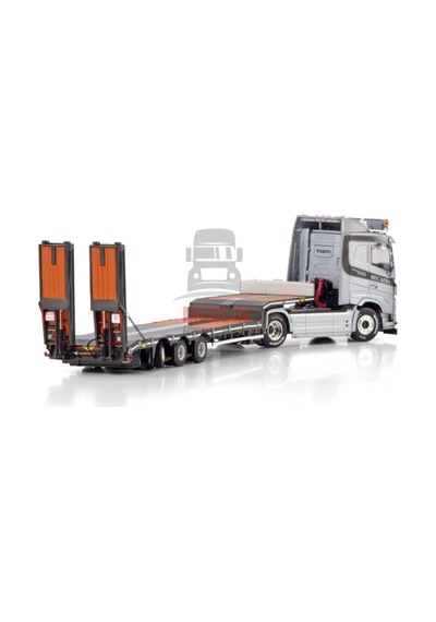 1/50 Becatrans Bv Volvo Fh5 Sleeper Cab 4x2 Semı Low Loader Wıth Ramps - 3 Axle
