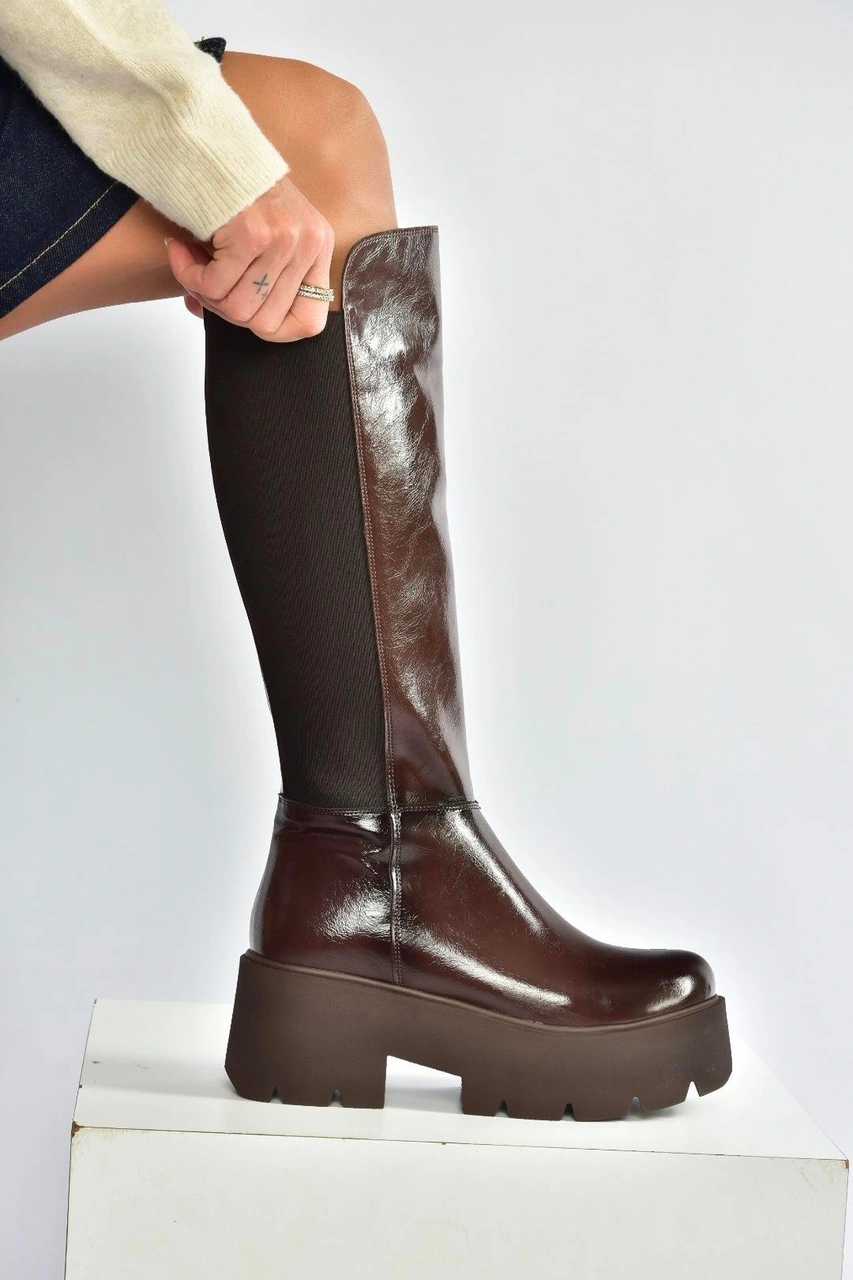 Fox Shoes R820060760 Kahverengi Rustik Kalın Tabanlı Arkası Lastik Detaylı Kadın Çizme Kahverengi-rustik