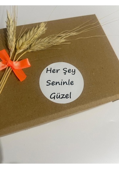 Herşey Seninle Güzel Siyah Yazılı Yuvarlak Yapışkanlı Etiket 4x4 Cm 120 Adet