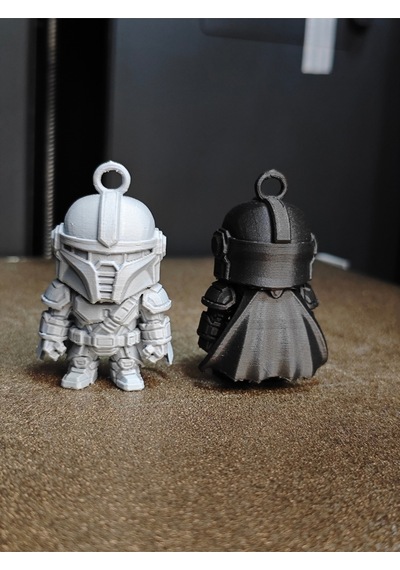 Mandalorian Özel Tasarım Figür Anahtarlık - Star Wars Temalı 2 Adet 1 Siyah 1 Beyaz Zincir Dahil