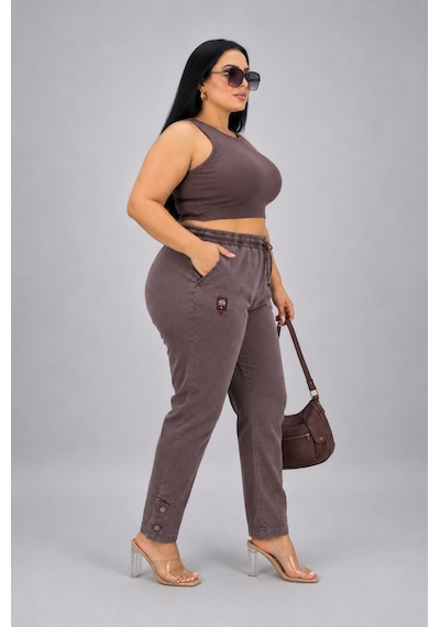 Motivation Büyük Beden Akar Kumaş Mom Lastikli Yüksek Bel Bağcıklı Paça Düğme Detaylı Kadın Pantolon Bordo Motivation Büyük Beden Akar Kumaş Mom Lastikli Yüksek Bel Bağcıklı Paça Düğme Detaylı Kadın Pantolon Bordo