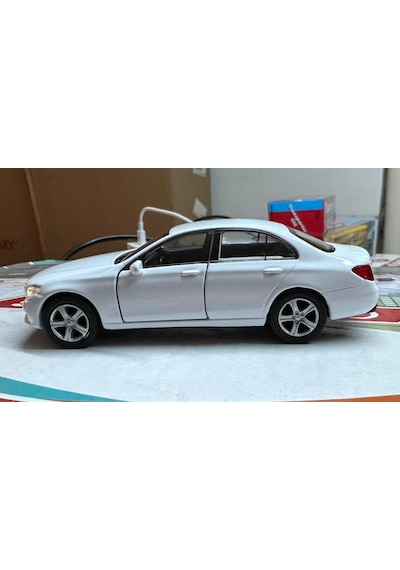 Oyuncak Metal Model Araba 1/36 Çek Bırak Mercedes Benz E Class Beyaz