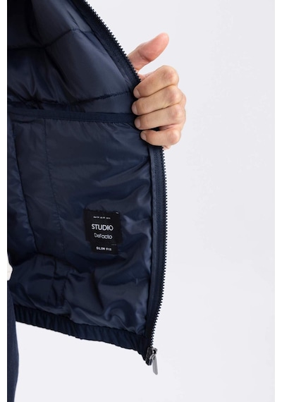 DeFacto Slim Fit Dar Kesim Dik Yaka Lastikli ve Fermuarlı Su Geçirmez Mont D7532AX25SPNV147