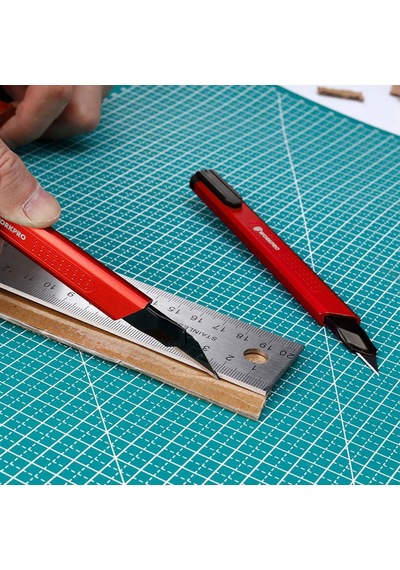 Workpro Wp212020 9mm Alüminyum Kasa Cep Askılı Maket Bıçağı Kırmızı