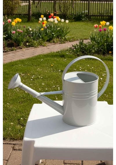 Olivia 3,5 Litre Metal Çiçek Bahçe Sulama Kabı Modern Dekoratif Çok Amaçlı Sulak Beyaz