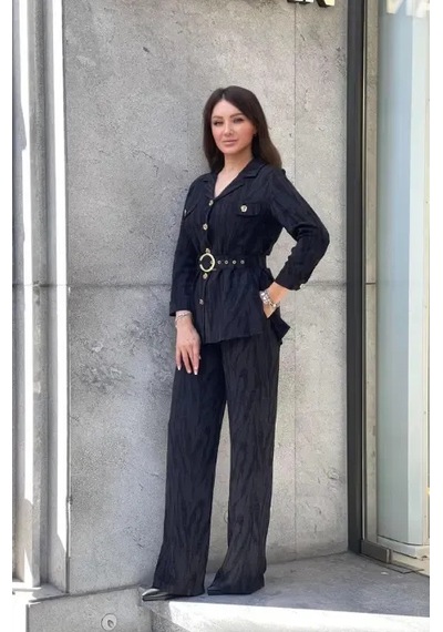 Modatalika Trend Kadın Siyah Kendinden Desenli Kemerli Ve Altın Düğmeli Pantolonlu İkili Takım Siyah Modatalika Trend Kadın Siyah Kendinden Desenli Kemerli Ve Altın Düğmeli Pantolonlu İkili Takım Siyah