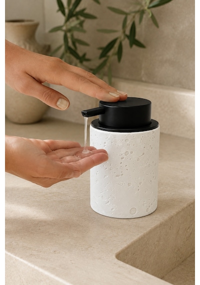 Terra Stoneware Traverten Dokulu Siyah Pompalı Dekoratif Sıvı Sabunluk 500 Ml , 13 X 7.5 Cm Beyaz