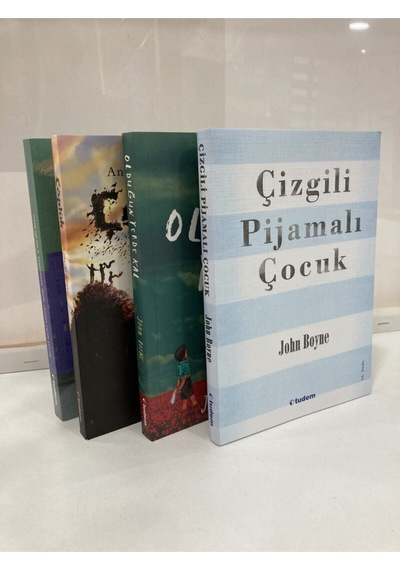 Tudem Set Çizgili Pijamalı Çocuk Olduğun Yerde Kal Çöplük Yanlışlıkla Dünyanın Öbür Ucuna Uçan Çocuk