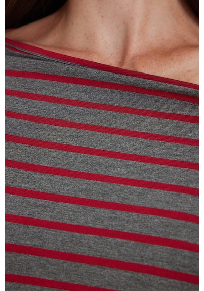Tudors Kadın Regular Fit Klasik Kesim Asimetrik Yaka Yarasa Kol Çizgili Likralı Bordo Viskon Crop Bluz-52831