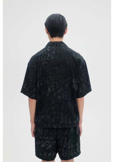 Waves Kamp Yaka Gömlek - %70 Rayon, %30 Tencel, Özgün Domrebel Desenli Kısa Kollu Siyah