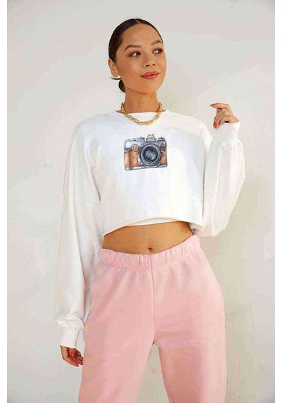 Watercolor Camera Baskılı Crop Kadın Beyaz Sweatshirt (534800285)